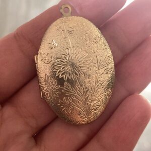 Floral Oval Gold Locket Pendant